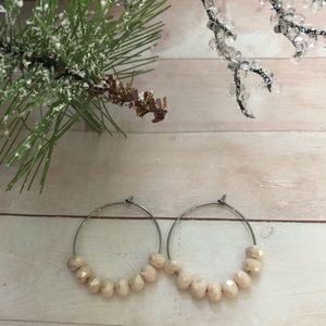 NWT Silver lightweight hoop earrings w/ cream bead